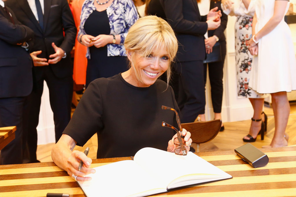 Брижит Макрон украсила обложку французского Elle