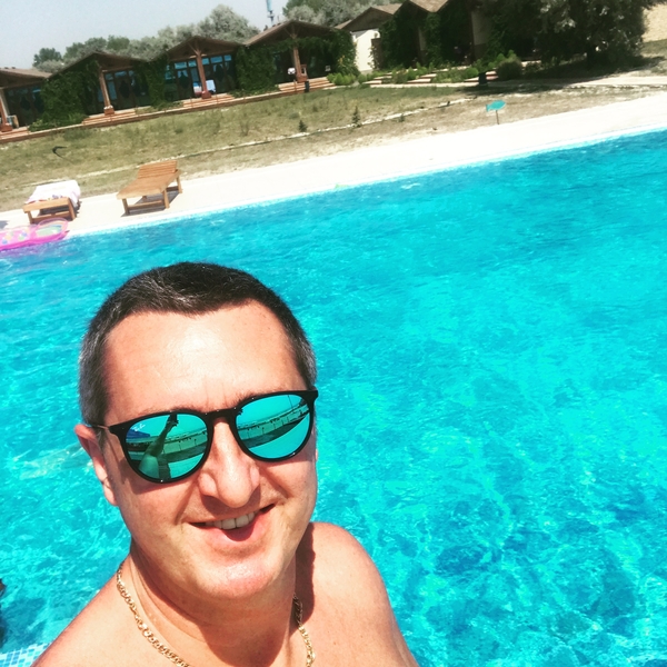 Дядя Жора снял эпатажный клип на "Мальдивах"