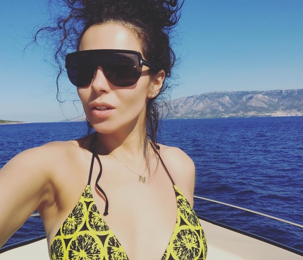 Настя Каменских взбудоражила Сеть откровенными фото в бикини