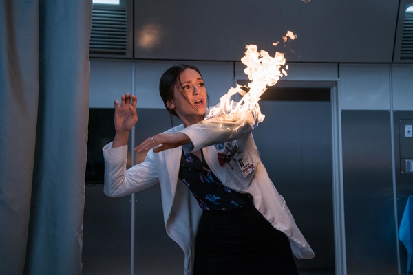 Нину Добрев подожгли на съемках нового фильма