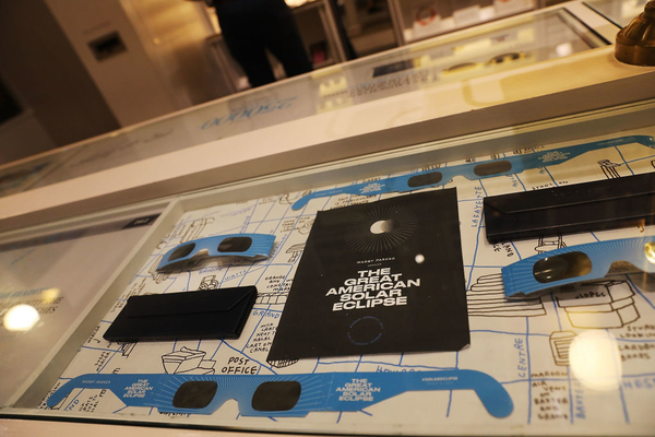 Полное солнечное затмение 21 августа: смотри фото