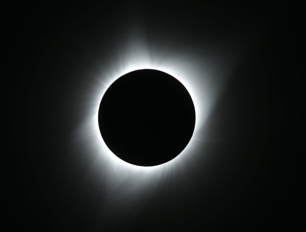 Полное солнечное затмение 21 августа: смотри фото