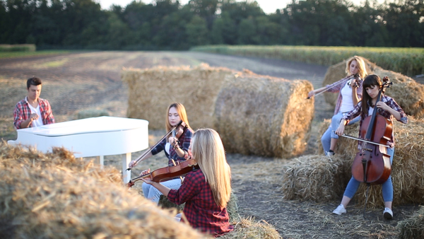 Композитор Евгений Хмара представил видео ко Дню независимости Украины