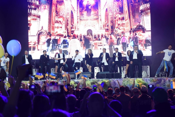 Квартал 95 выступил с благотворительным концертом на Востоке Украины