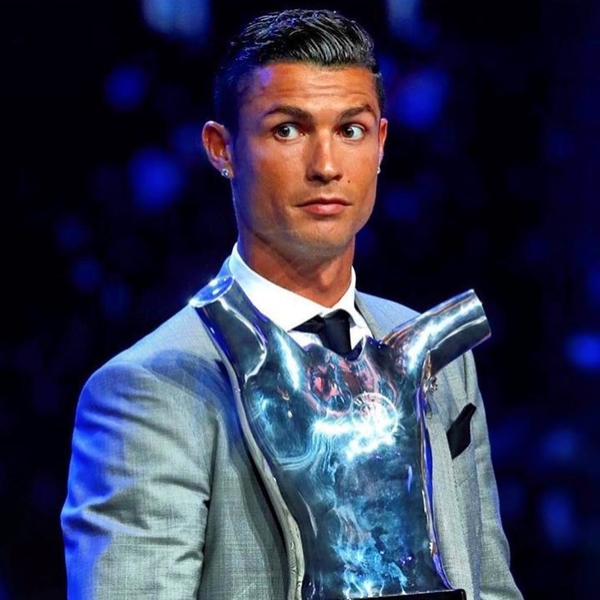 Криштиану Роналду опубликовал трогательное фото с дочкой и сыновьями