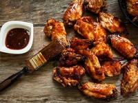 Куриные крылышки в домашнем соусе BBQ