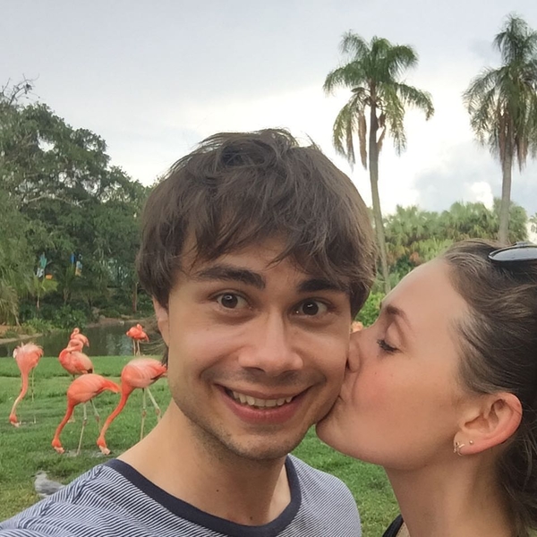 Александр Рыбак поздравил любимую с днем рождения романтичным сюрпризом