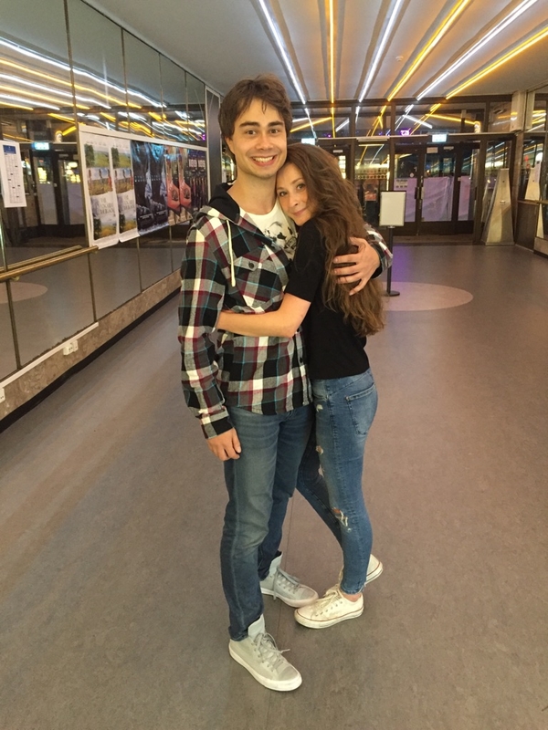 Александр Рыбак поздравил любимую с днем рождения романтичным сюрпризом