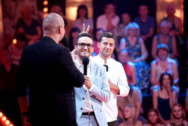 Новый сезон Рассмеши комика: шутят о спиннерах и дарят зеленую чачу