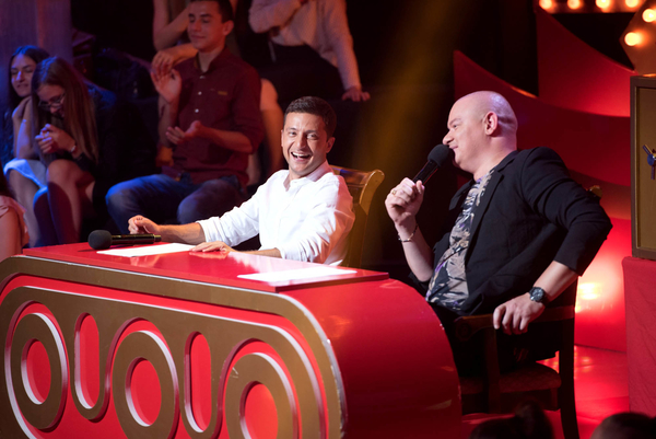 Новый сезон Рассмеши комика: шутят о спиннерах и дарят зеленую чачу