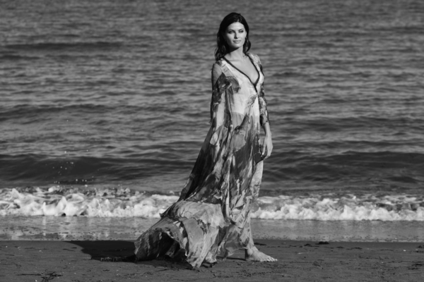 Изабели Фонтана снялась в пляжной фотосессии на побережье Венеции