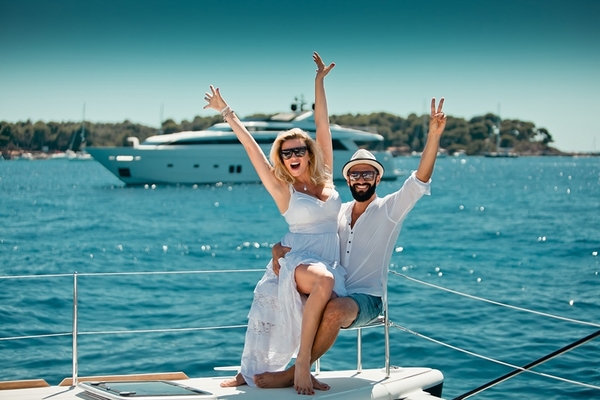 21-ю годовщину семья Kishe отметила под парусами на Лазурном побережье