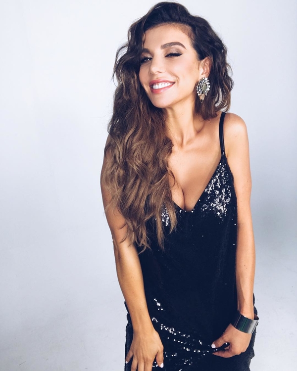 Дочь Анны Седоковой стала ведущей на MTV