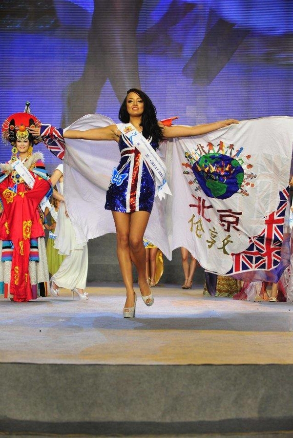 Мисс Великобритания 2017 вернула корону из-за того, что ее назвали толстой