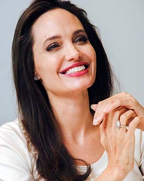 Анджелина Джоли пришла на премьеру своего фильма без белья