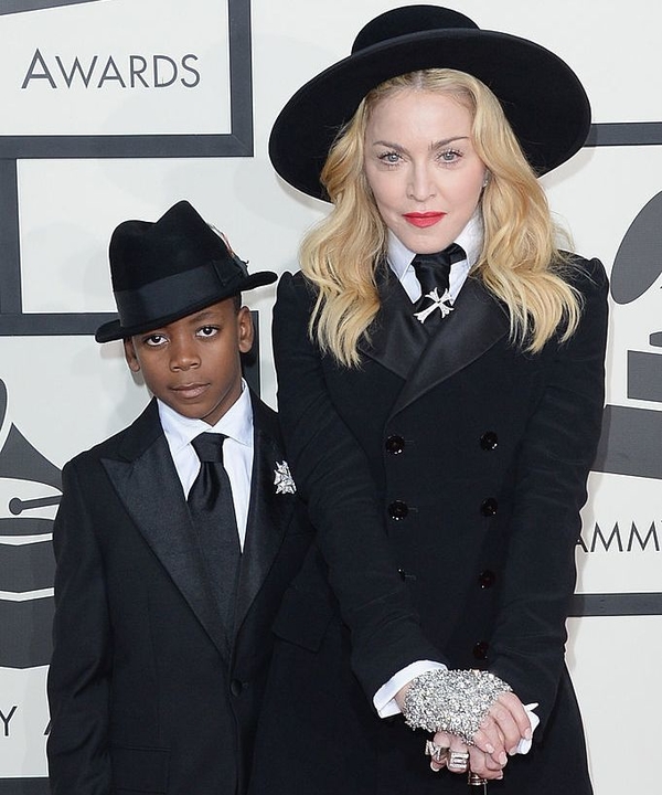 Мадонна переезжает жить в другую страну ради сына