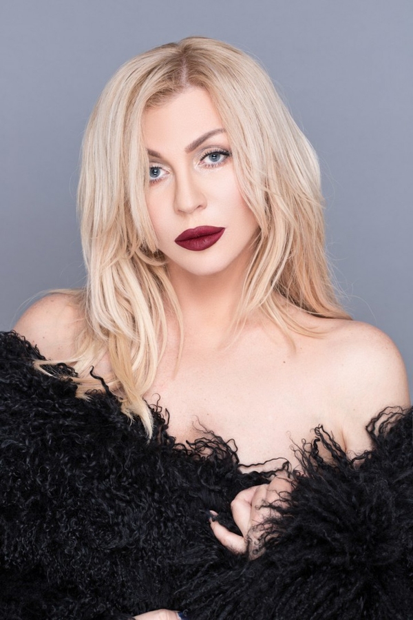 Ирина Билык заказала биометрический паспорт младшему сыну