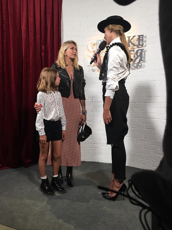 Вера Брежнева сводила младшую дочь на модный показ в Киеве