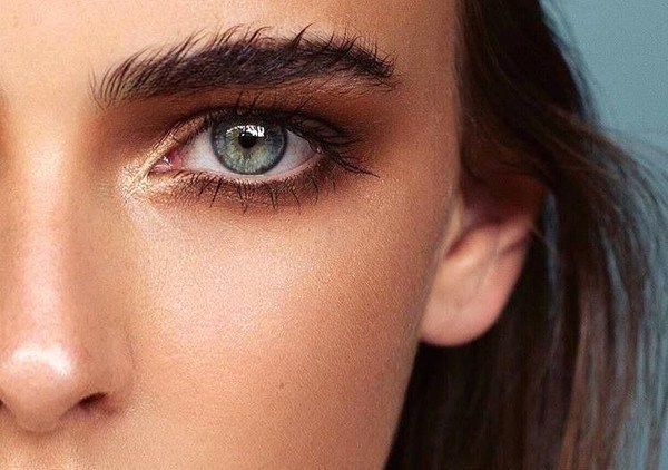 Правильный уход за бровями: развенчание мифов