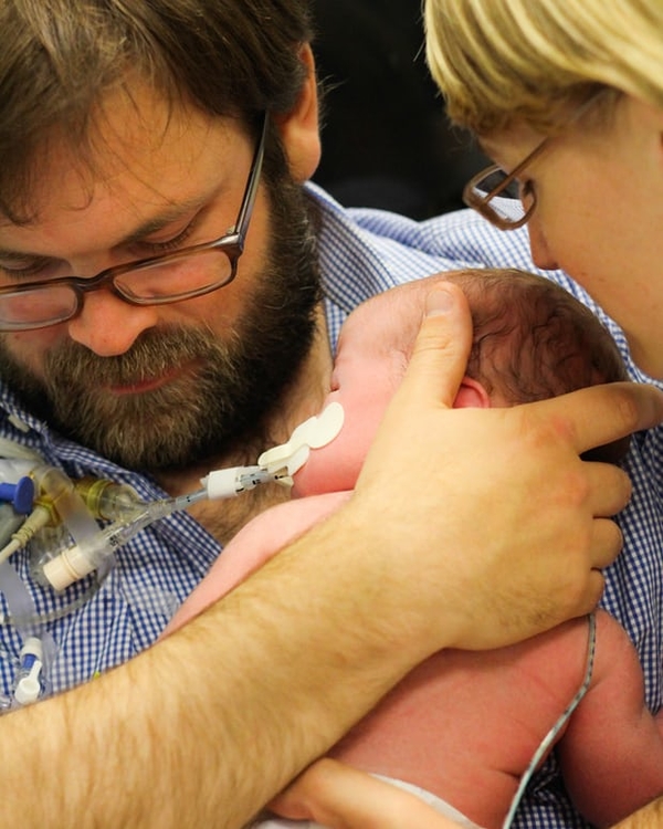 Родители поблагодарили врачей, которые помогли их ребенку прожить пять дней