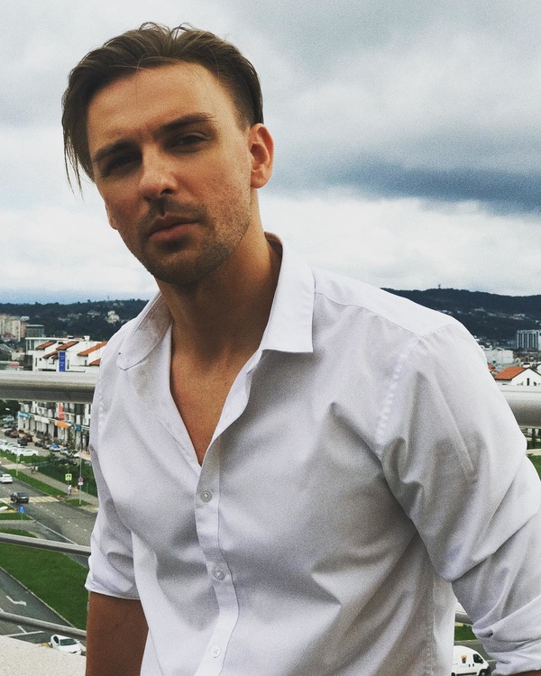 Новая волна 2017: участник от Украины запечатлел себя с сине-желтым флагом