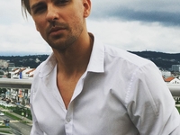 Новая волна 2017: участник от Украины запечатлел себя с сине-желтым флагом