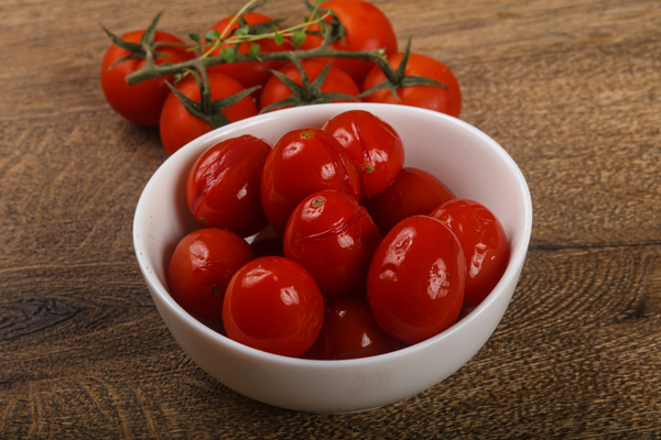 Как приготовить квашеные помидоры