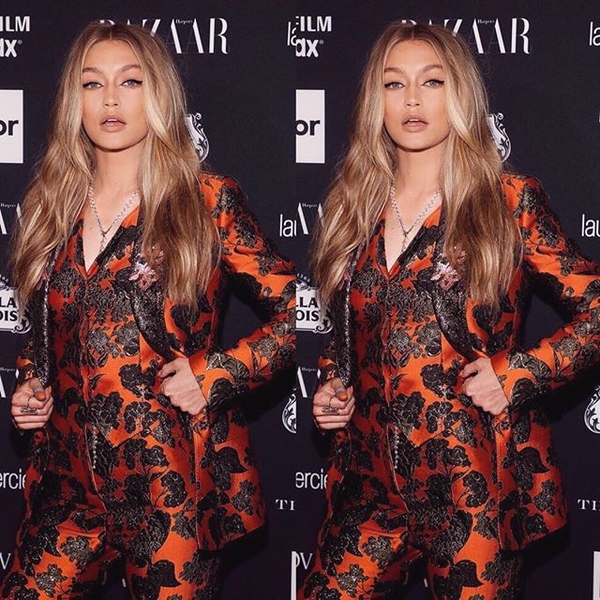 Джиджи Хадид в ярком наряде от Dolce&Gabbana посетила вечеринку