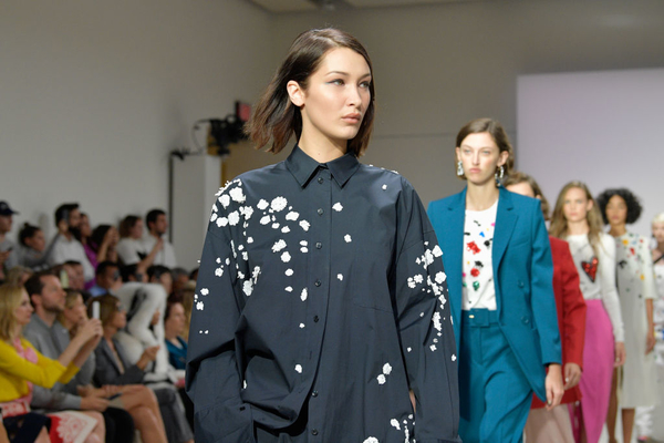 В показе Oscar de la Renta приняла участие самая востребованная модель современности