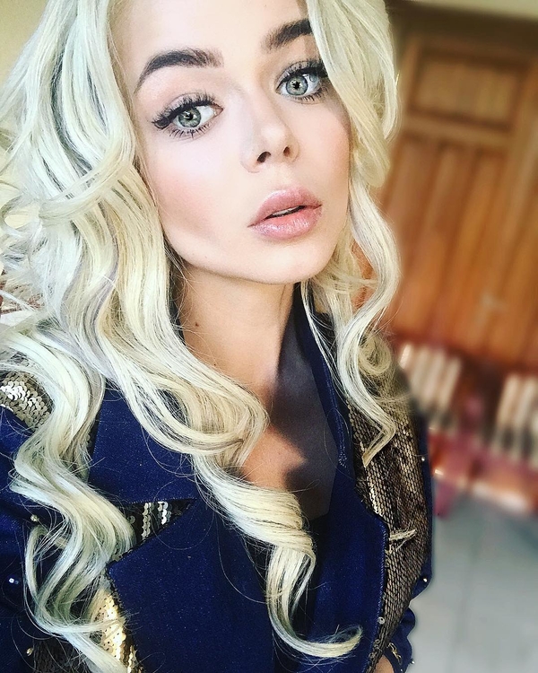 Алина Гросу поделилась снимками с нового шоу Андрея Малахова