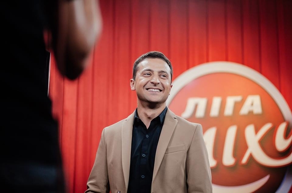 Кому идет больше: Зеленский надел пиджак любимого бренда Киану Ривза