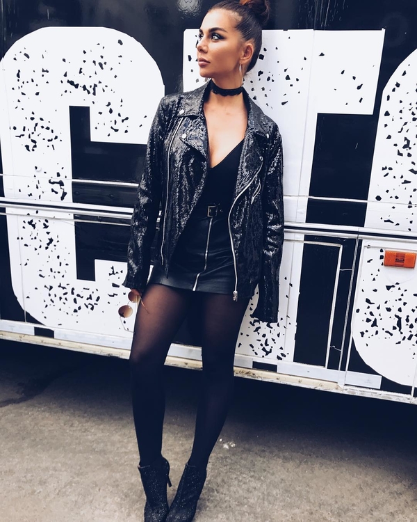 Анна Седокова похвасталась, что ее дочь хорошо знает английский язык