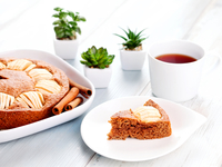 Осенний пирог с яблоками и орехами