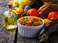 Икра из баклажанов с помидорами и перцем