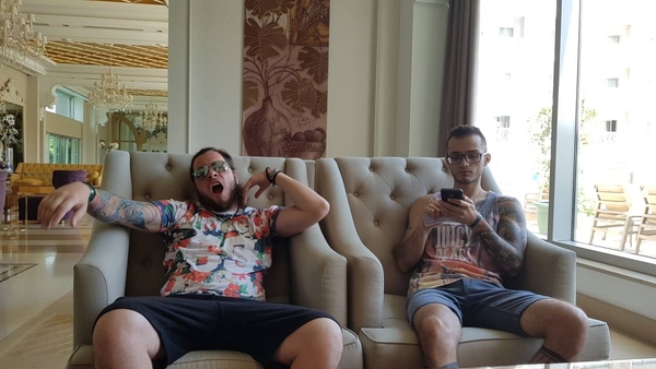 Отдых звезд: солист группы DETACH Алексей Веренчик