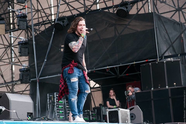 Отдых звезд: солист группы DETACH Алексей Веренчик