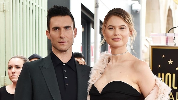 Адам Левин  и Бехати Принслу станут родителями во второй раз