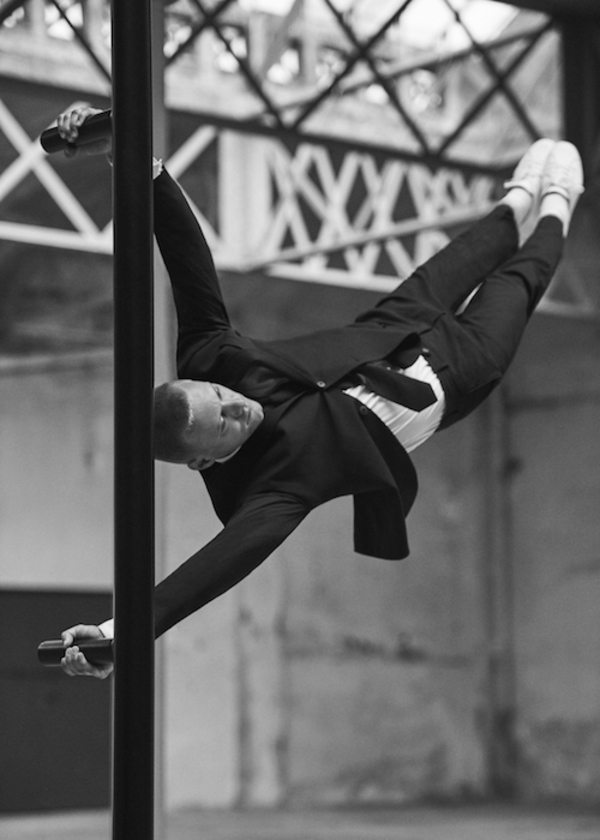 Mango представил деловой костюм, который не промокает и не мнется