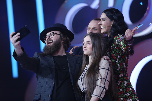 DZIDZIO станцует с героиней шоу Сюрприз, сюрприз!