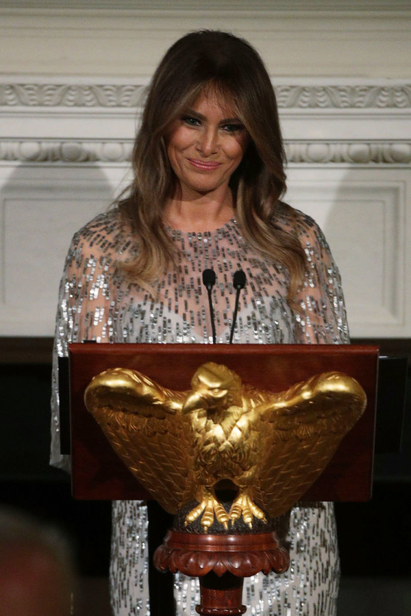 Меланья Трамп впечатлила публику эффектным платьем