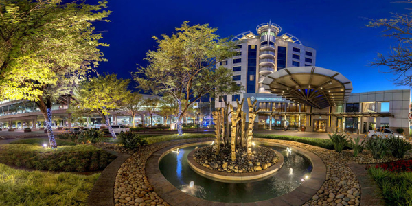 10 самых потрясающих отелей при аэропортах мира