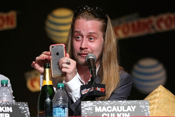 Маколей Калкин вернулся в кинематограф в роли злого клоуна