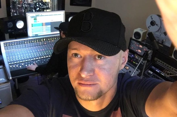 Хлывнюк ответил на письмо Басты: Война – это просто политика