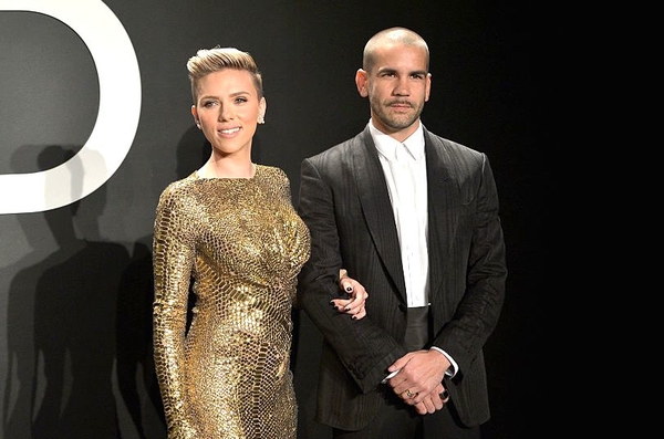 Скарлетт Йохансcон официально развелась с мужем