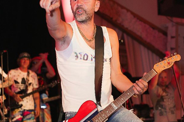 instagram.com/explore/tags/karenlilitwedding