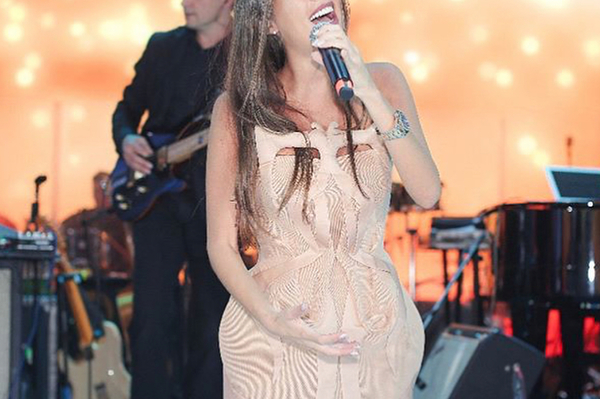 instagram.com/explore/tags/karenlilitwedding