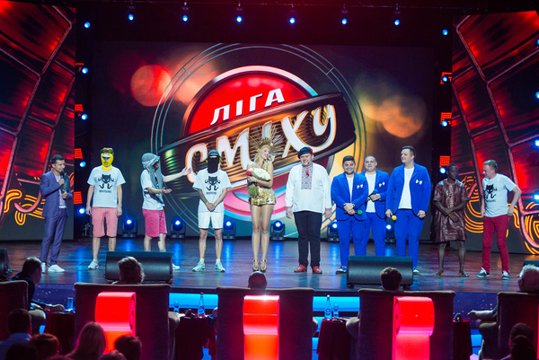 Лига смеха: Оля Полякова вышла на сцену в образе тибетского монаха