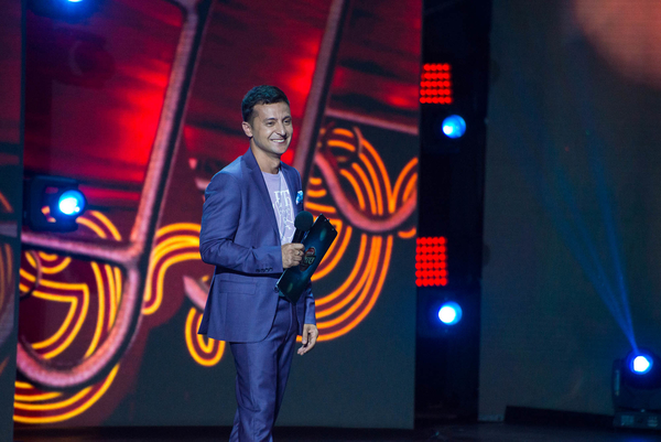 Лига смеха: Оля Полякова вышла на сцену в образе тибетского монаха