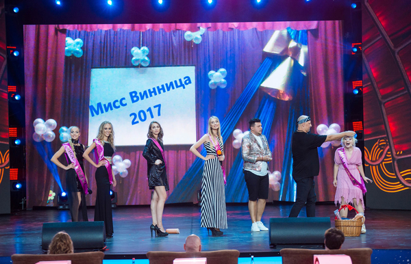 Лига смеха: Оля Полякова вышла на сцену в образе тибетского монаха