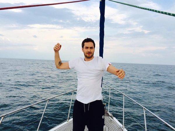 Холостяк 8: Решетник опубликовал первое фото со съемок шоу с новым героем